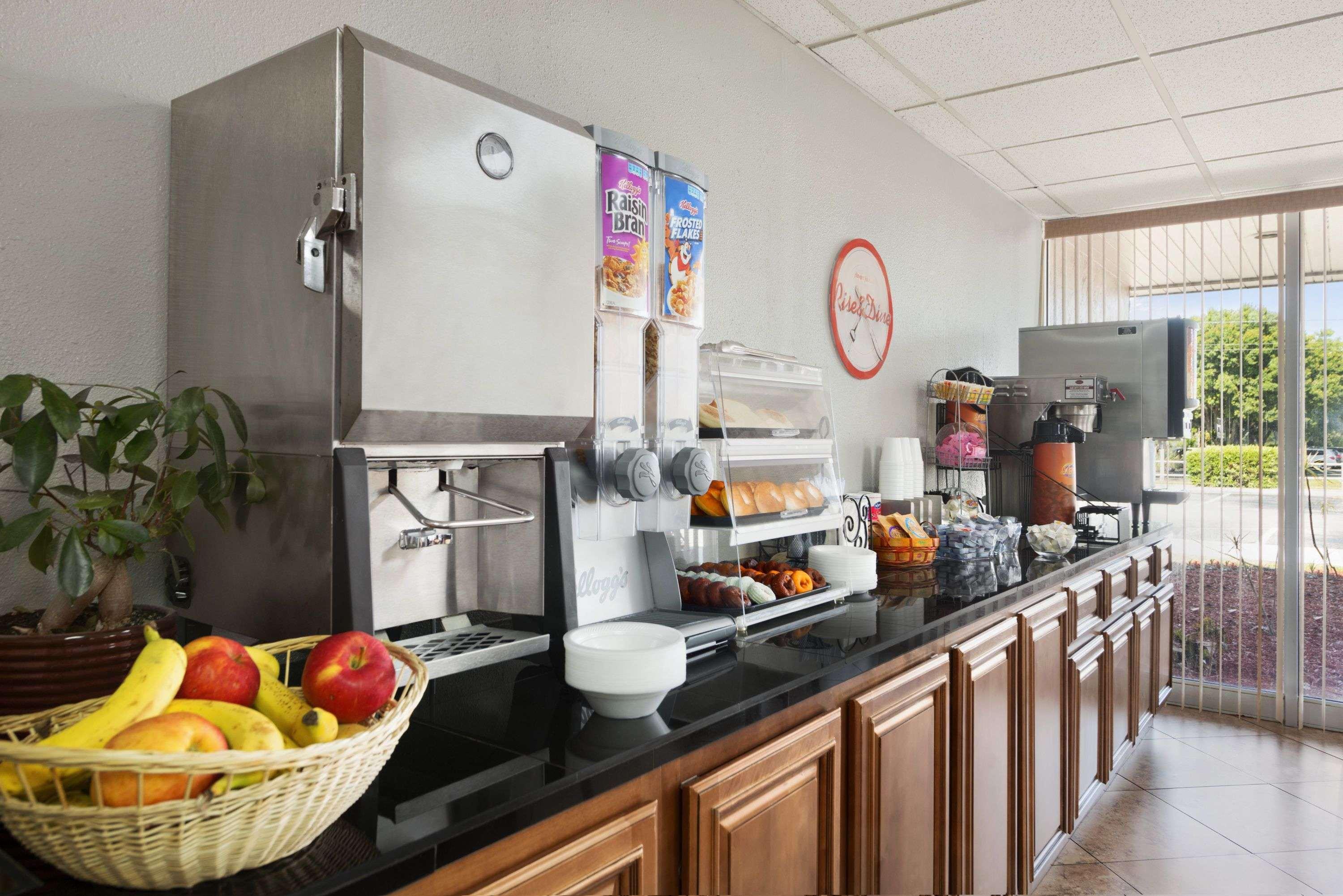 Howard Johnson By Wyndham Winter Haven Fl Екстер'єр фото